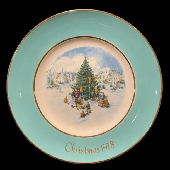 Vintage Avon Christmas Plate "Trimming the Tree", by Enoch Wedgwood, England. - Picture 1 of 2